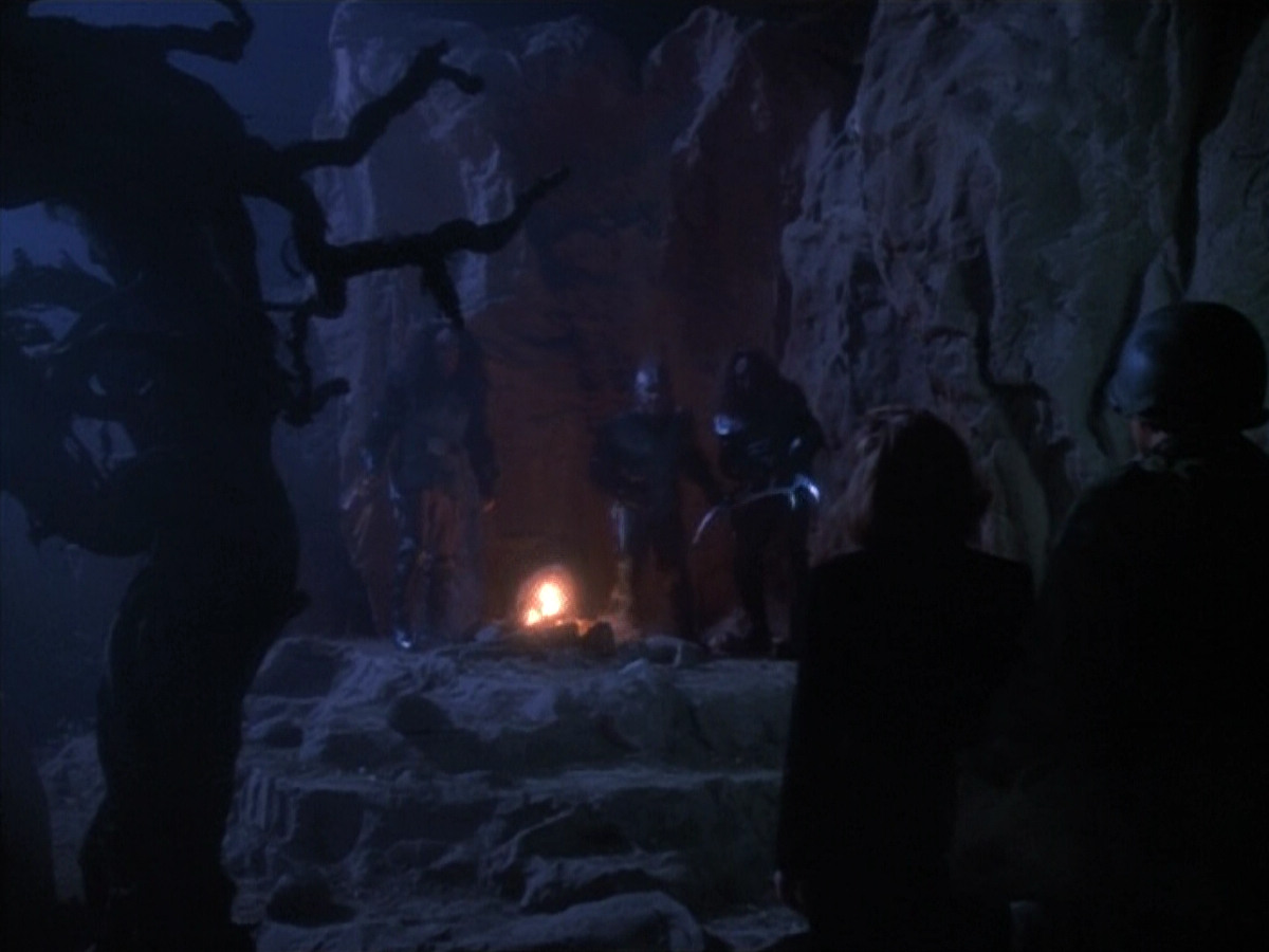 extant_StarTrekVOY_4x19-TheKillingGamePart2_01402.jpg