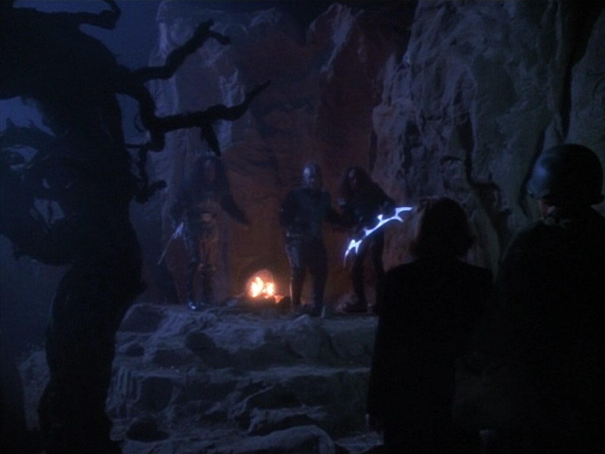 extant_StarTrekVOY_4x19-TheKillingGamePart2_01403.jpg