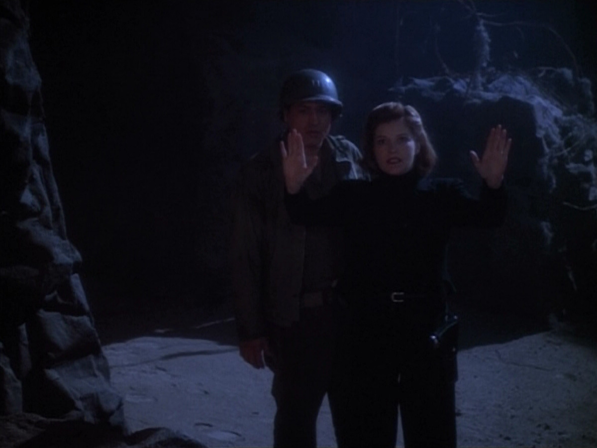 extant_StarTrekVOY_4x19-TheKillingGamePart2_01409.jpg