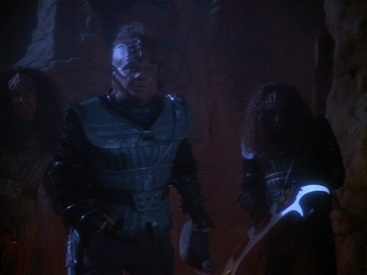 extant_StarTrekVOY_4x19-TheKillingGamePart2_01412.jpg