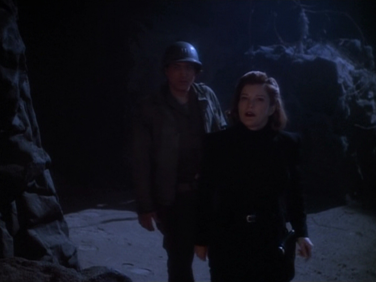 extant_StarTrekVOY_4x19-TheKillingGamePart2_01415.jpg
