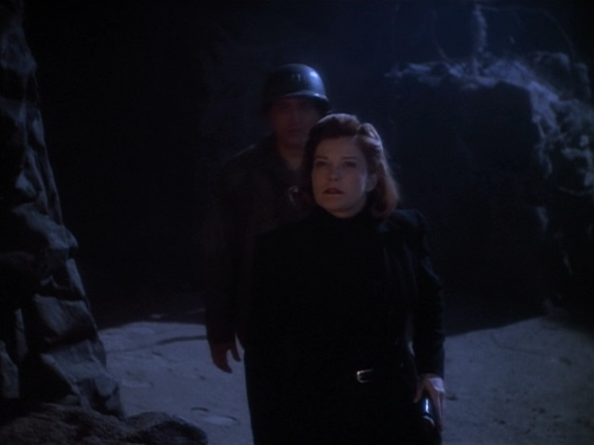 extant_StarTrekVOY_4x19-TheKillingGamePart2_01416.jpg