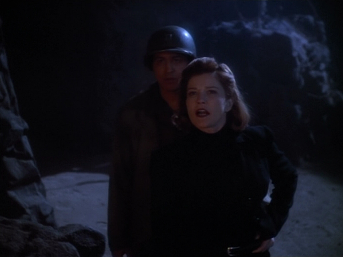 extant_StarTrekVOY_4x19-TheKillingGamePart2_01420.jpg