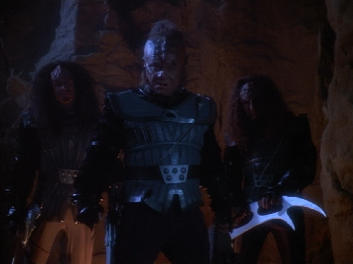 extant_StarTrekVOY_4x19-TheKillingGamePart2_01421.jpg
