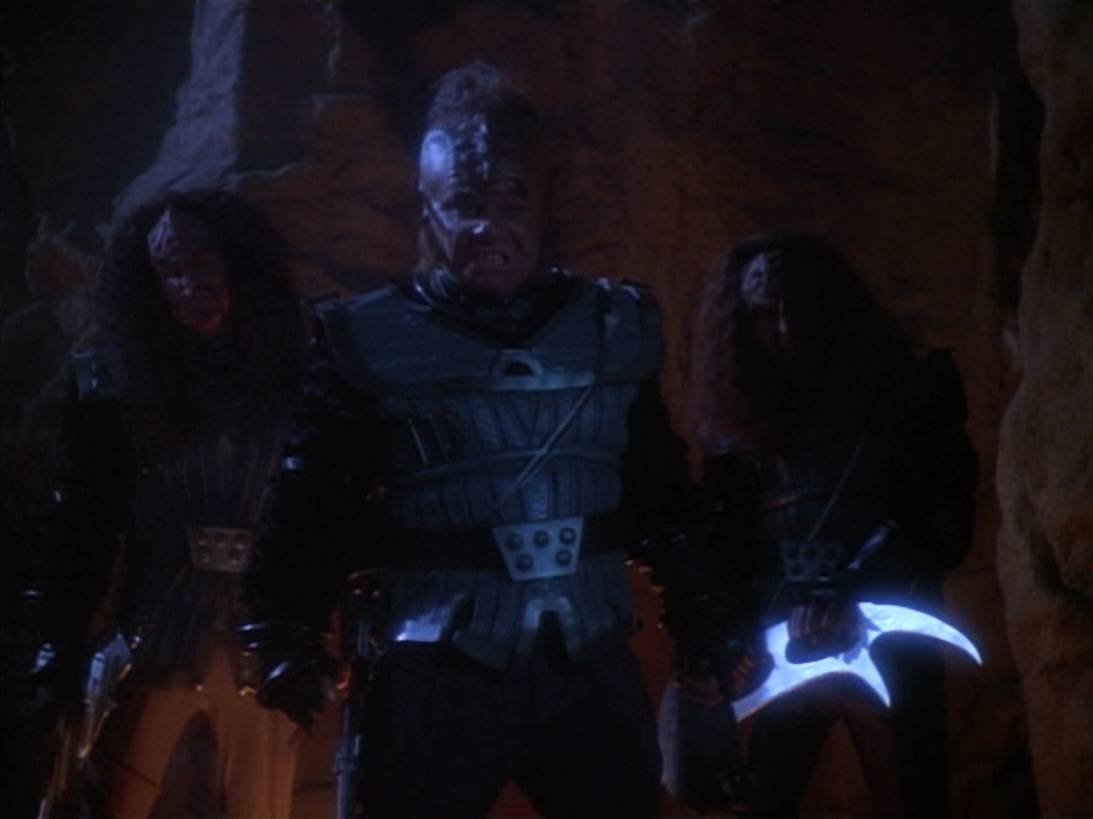 extant_StarTrekVOY_4x19-TheKillingGamePart2_01426.jpg