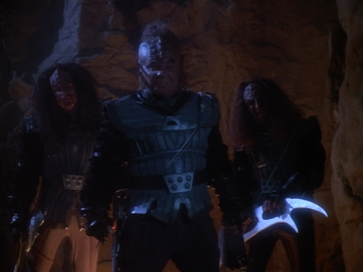 extant_StarTrekVOY_4x19-TheKillingGamePart2_01427.jpg
