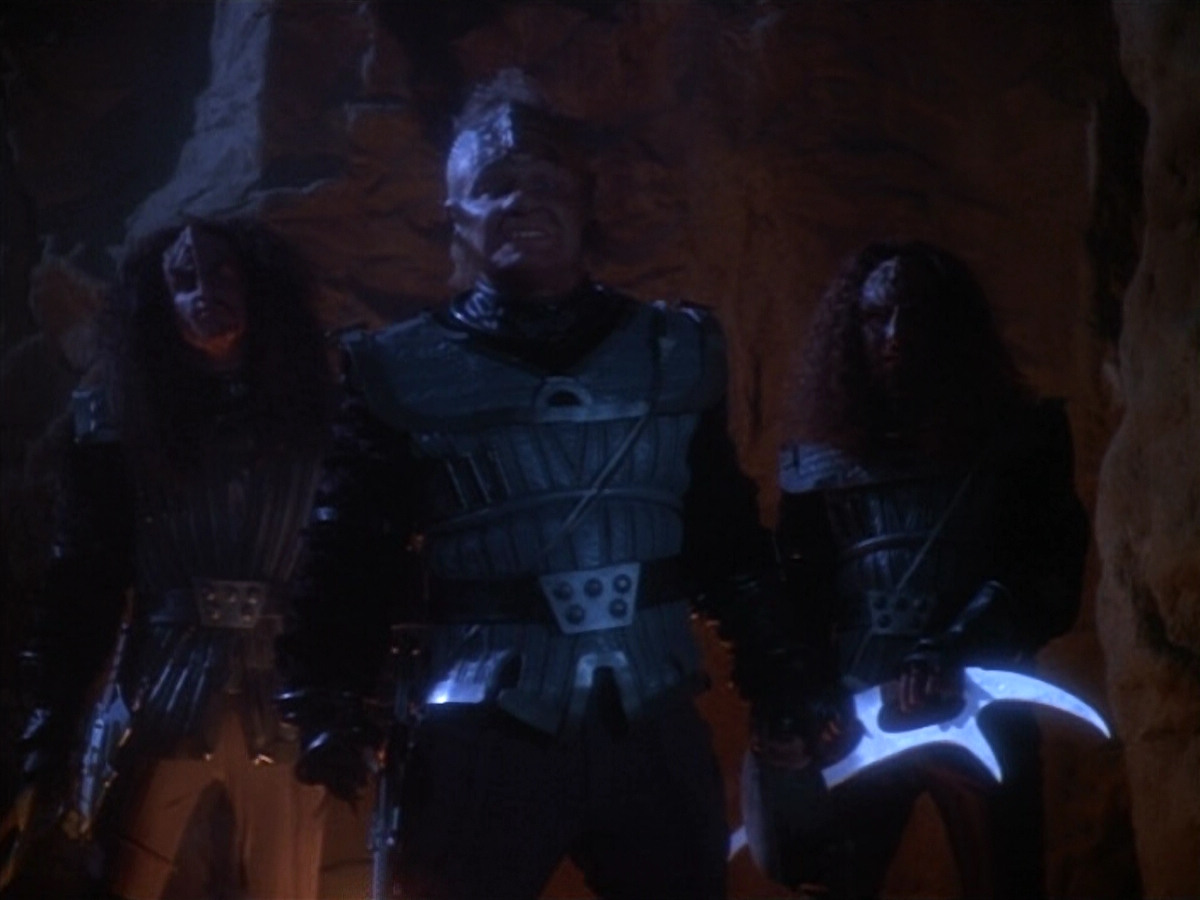 extant_StarTrekVOY_4x19-TheKillingGamePart2_01433.jpg