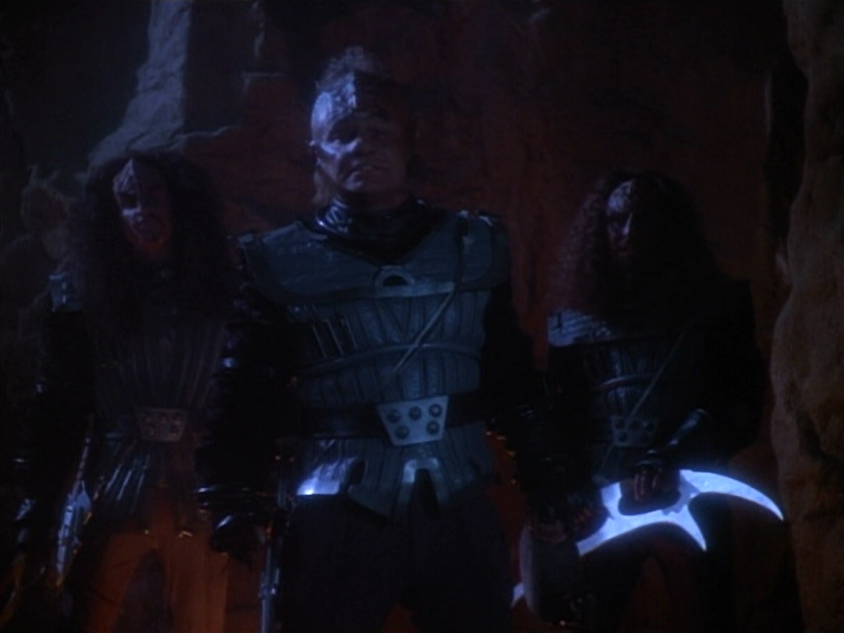 extant_StarTrekVOY_4x19-TheKillingGamePart2_01434.jpg