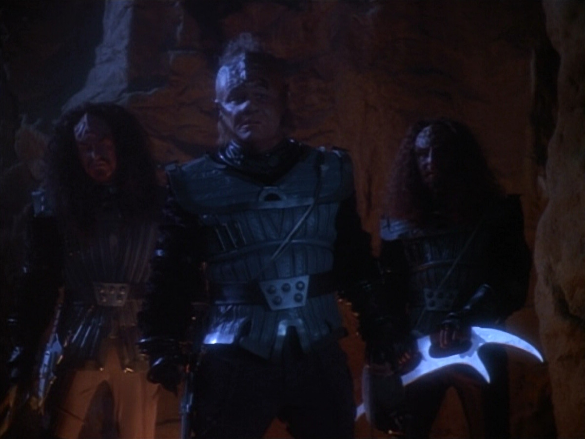 extant_StarTrekVOY_4x19-TheKillingGamePart2_01436.jpg