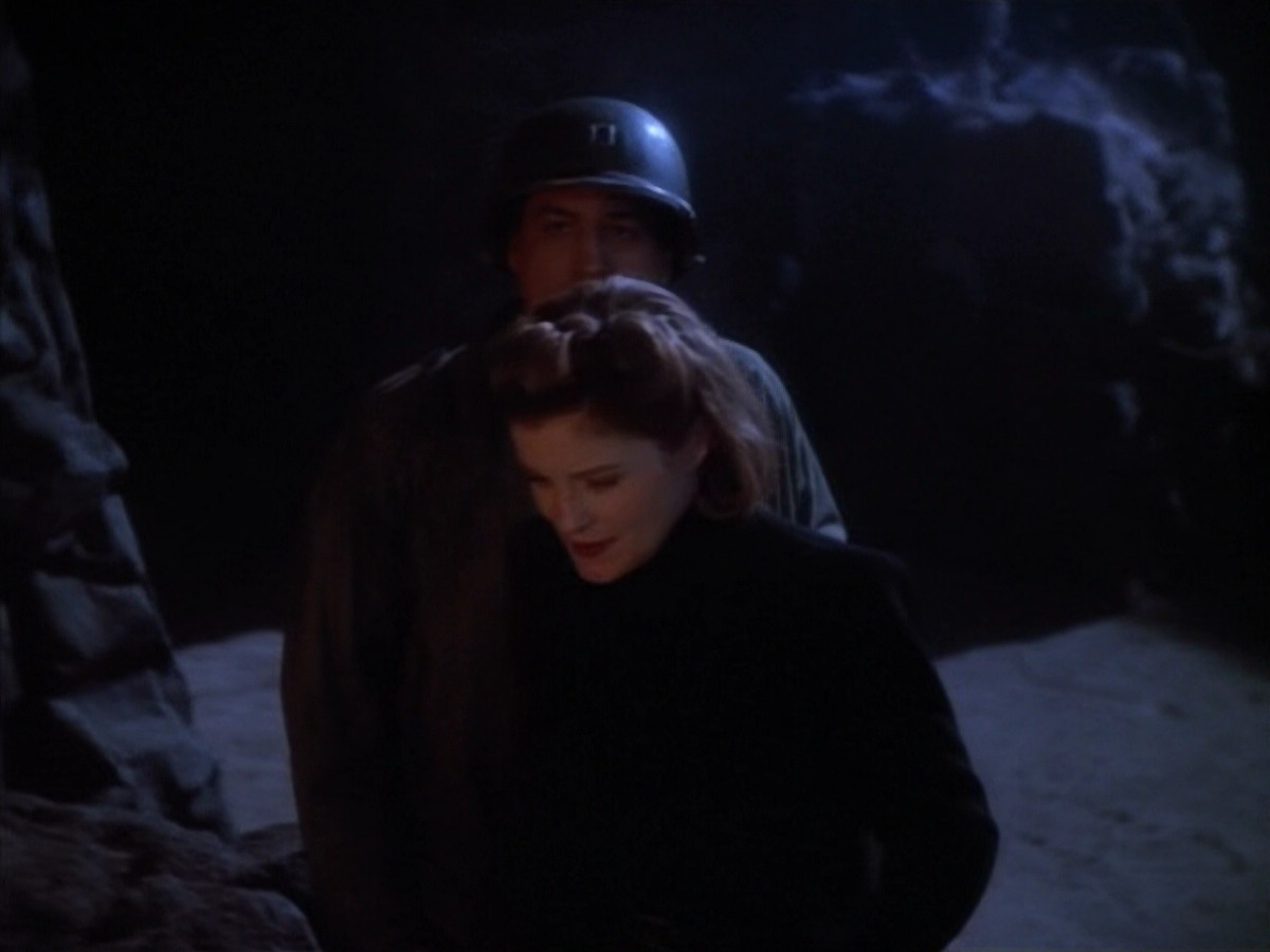 extant_StarTrekVOY_4x19-TheKillingGamePart2_01439.jpg
