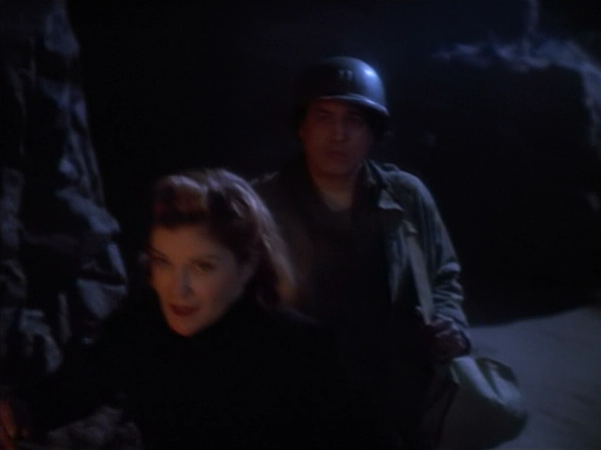 extant_StarTrekVOY_4x19-TheKillingGamePart2_01440.jpg