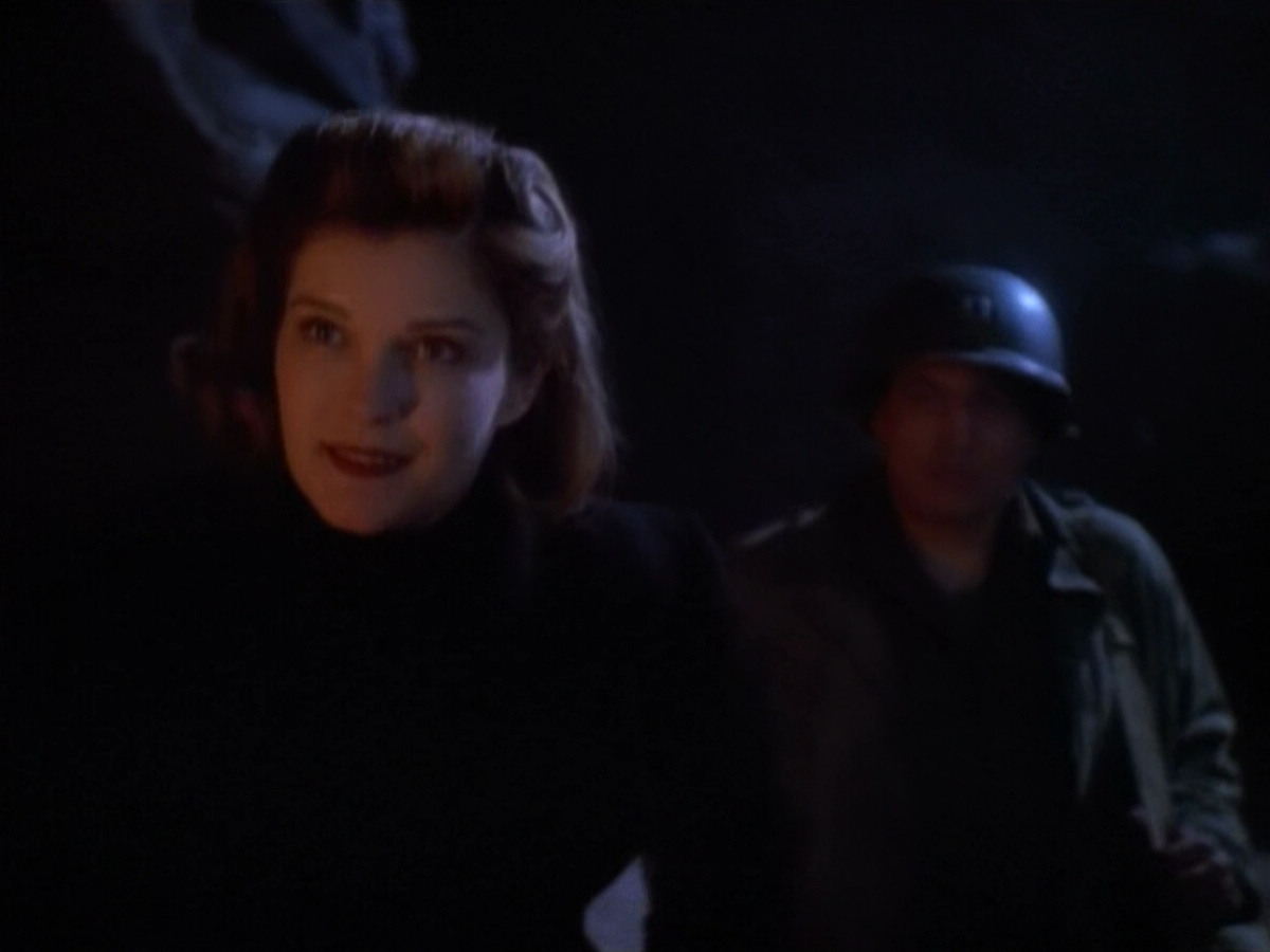extant_StarTrekVOY_4x19-TheKillingGamePart2_01441.jpg