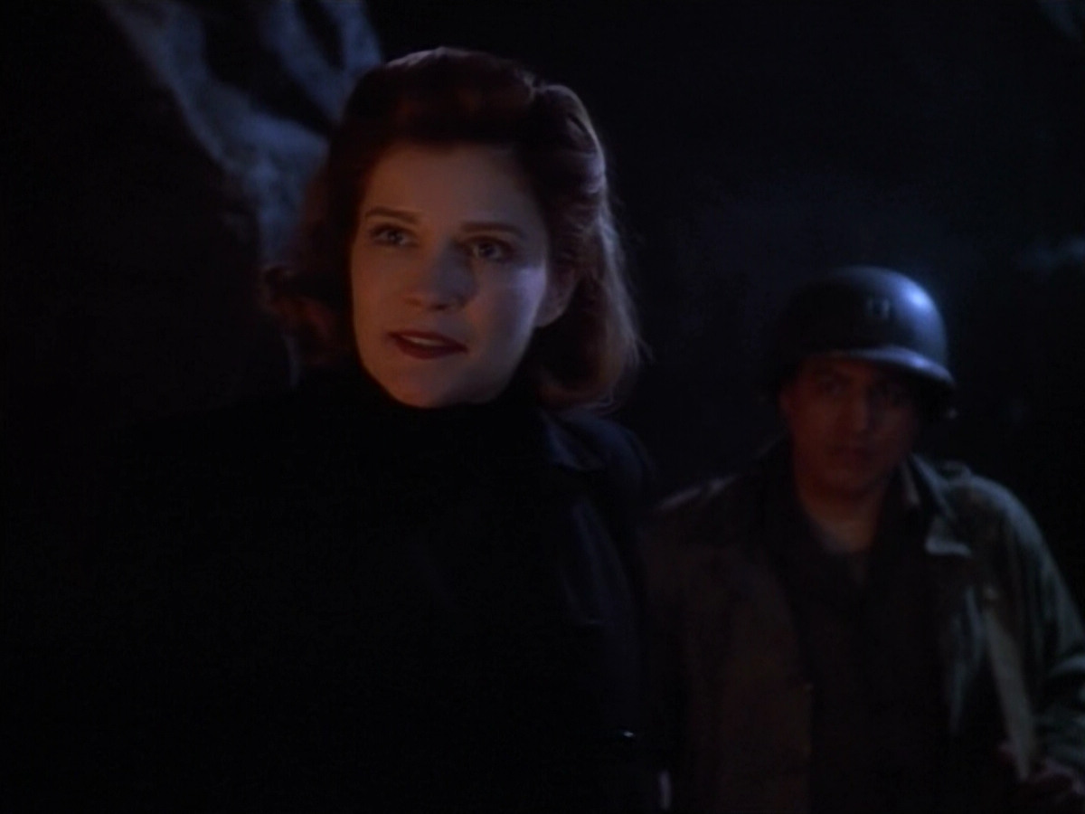 extant_StarTrekVOY_4x19-TheKillingGamePart2_01443.jpg