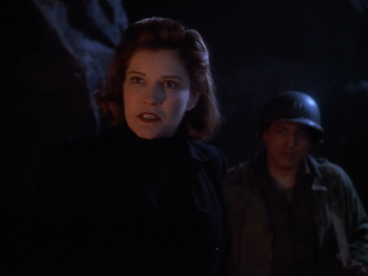 extant_StarTrekVOY_4x19-TheKillingGamePart2_01444.jpg