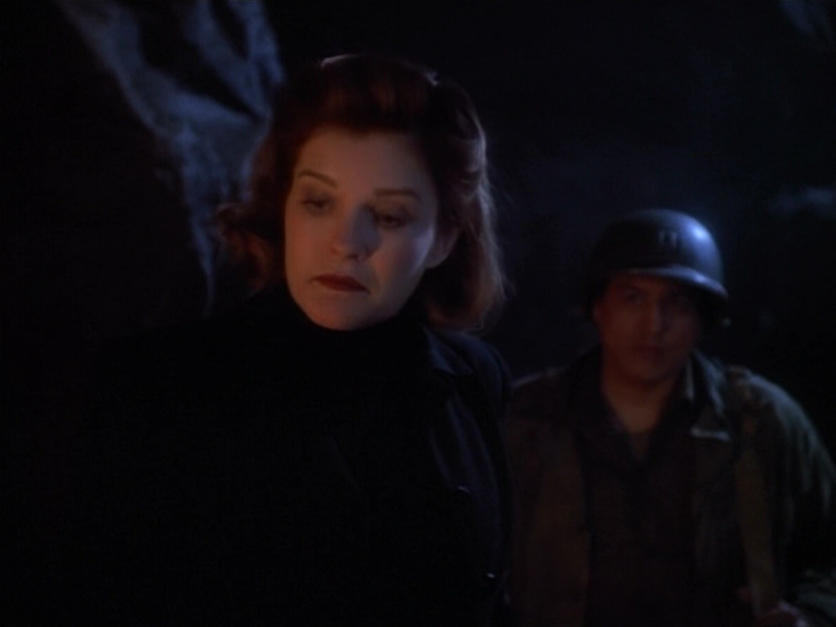 extant_StarTrekVOY_4x19-TheKillingGamePart2_01450.jpg