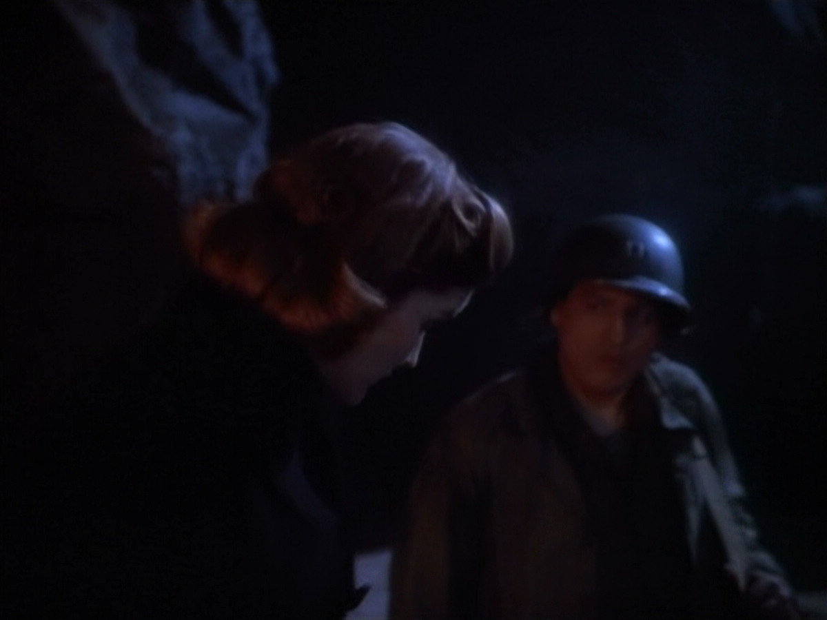 extant_StarTrekVOY_4x19-TheKillingGamePart2_01454.jpg
