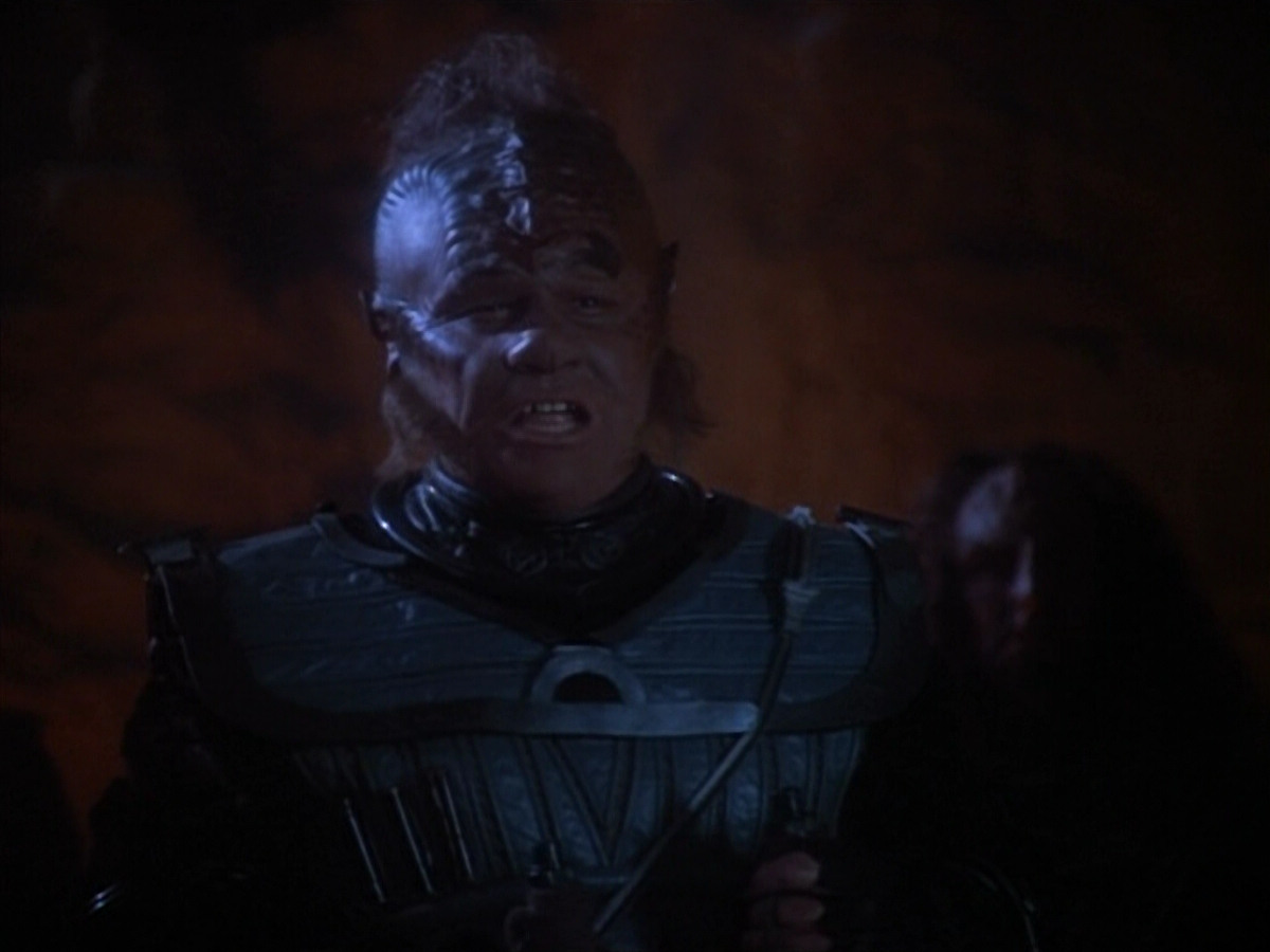 extant_StarTrekVOY_4x19-TheKillingGamePart2_01456.jpg