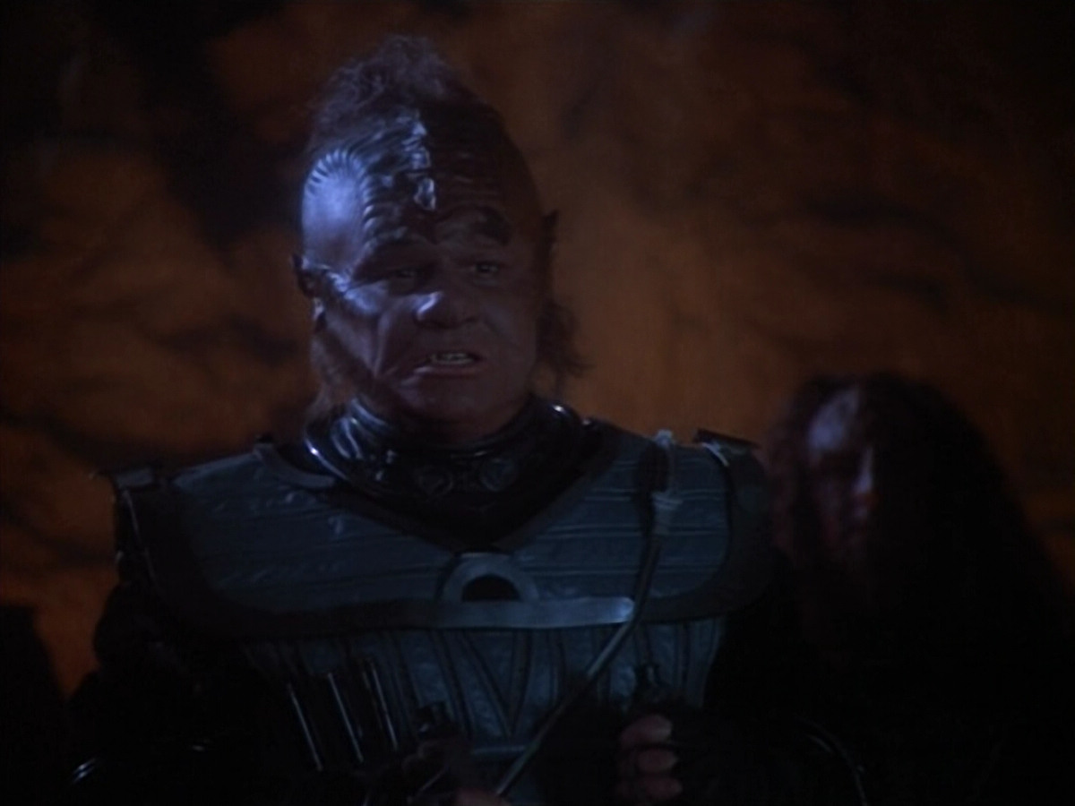 extant_StarTrekVOY_4x19-TheKillingGamePart2_01459.jpg