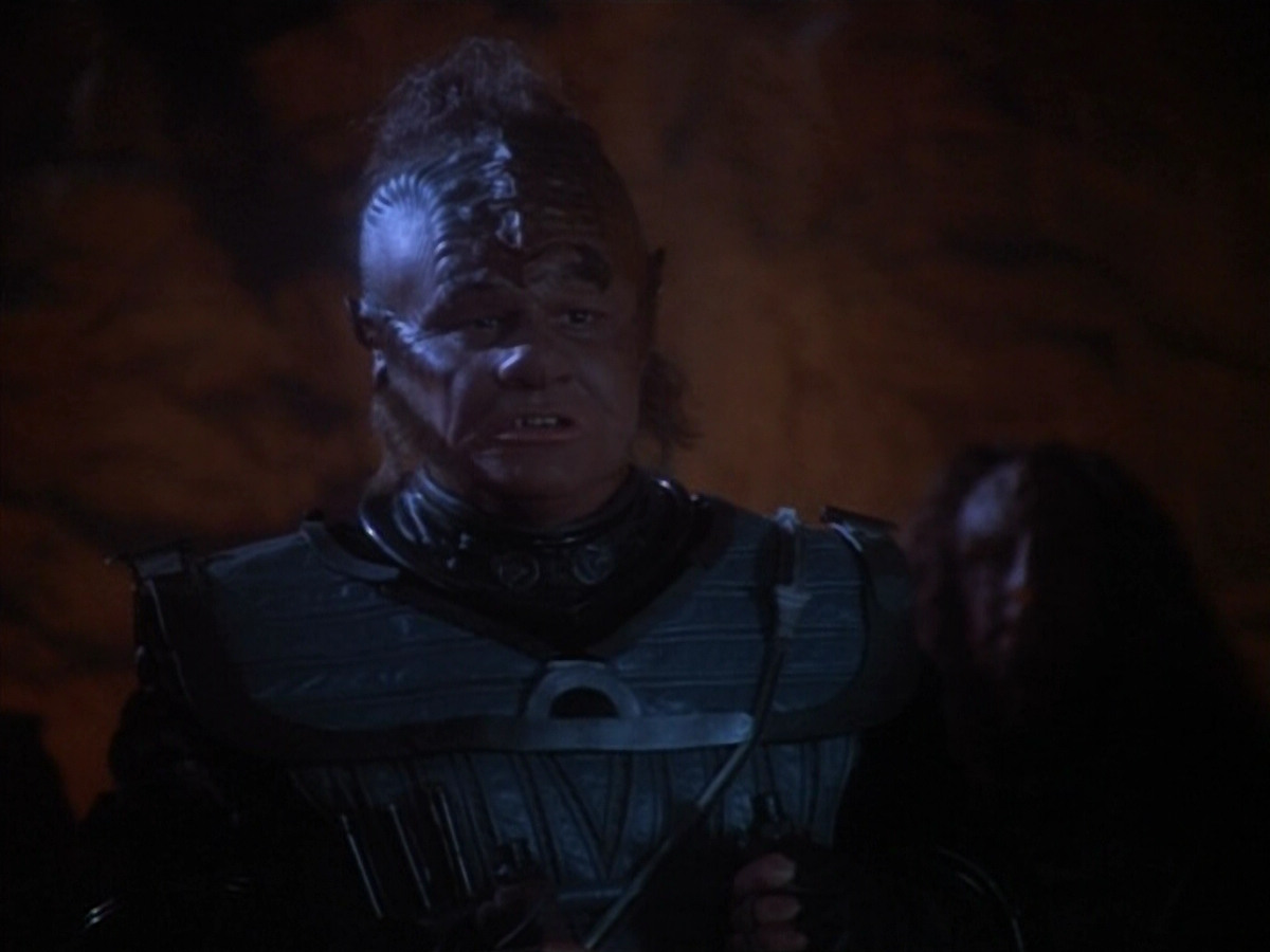 extant_StarTrekVOY_4x19-TheKillingGamePart2_01461.jpg