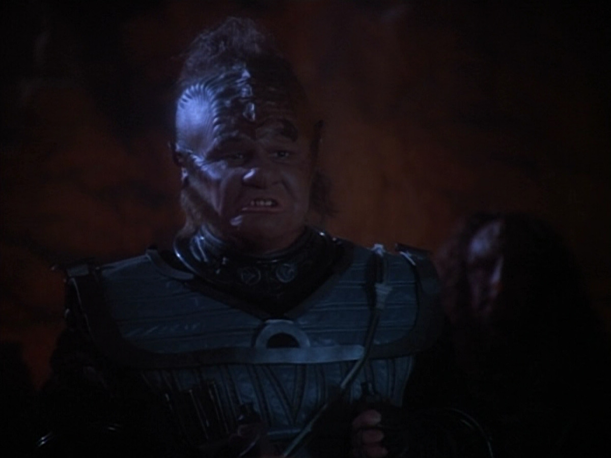 extant_StarTrekVOY_4x19-TheKillingGamePart2_01464.jpg