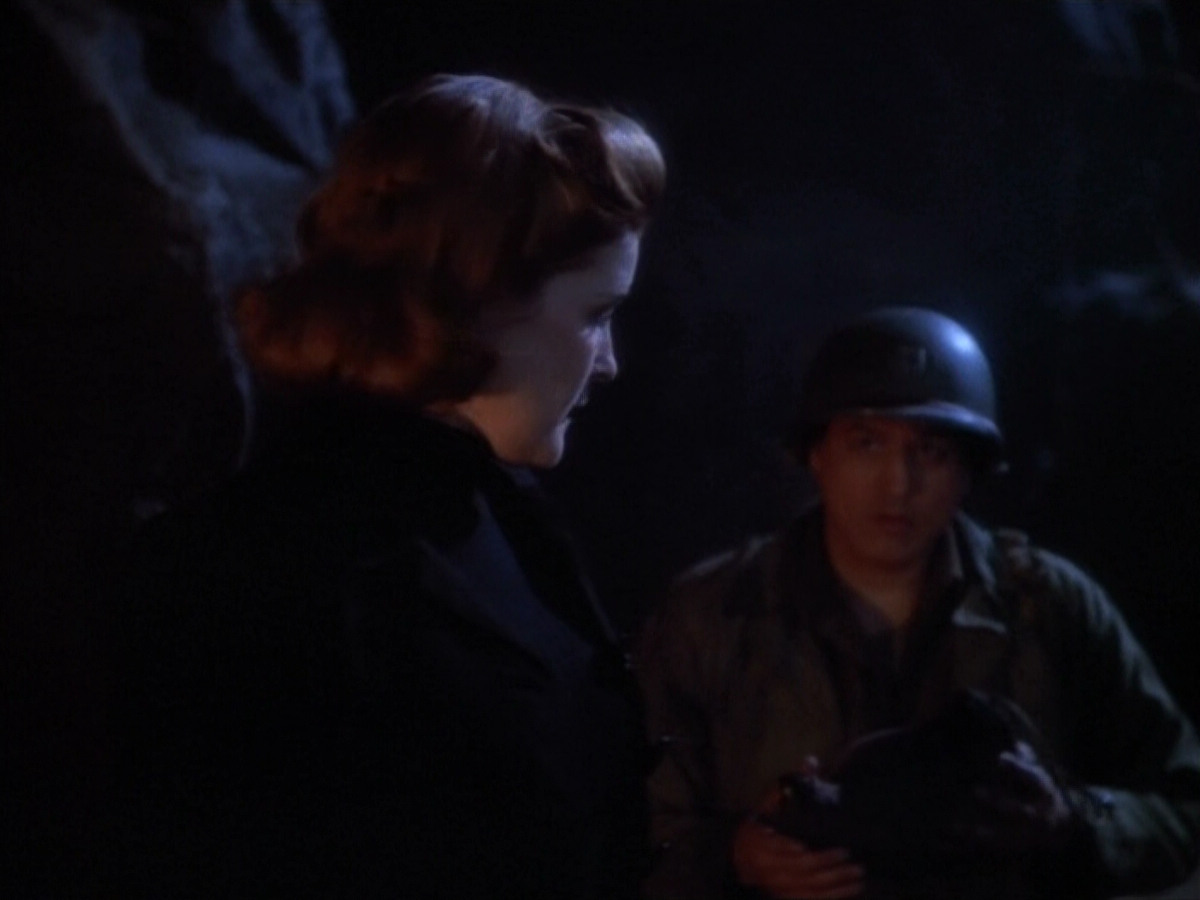 extant_StarTrekVOY_4x19-TheKillingGamePart2_01469.jpg
