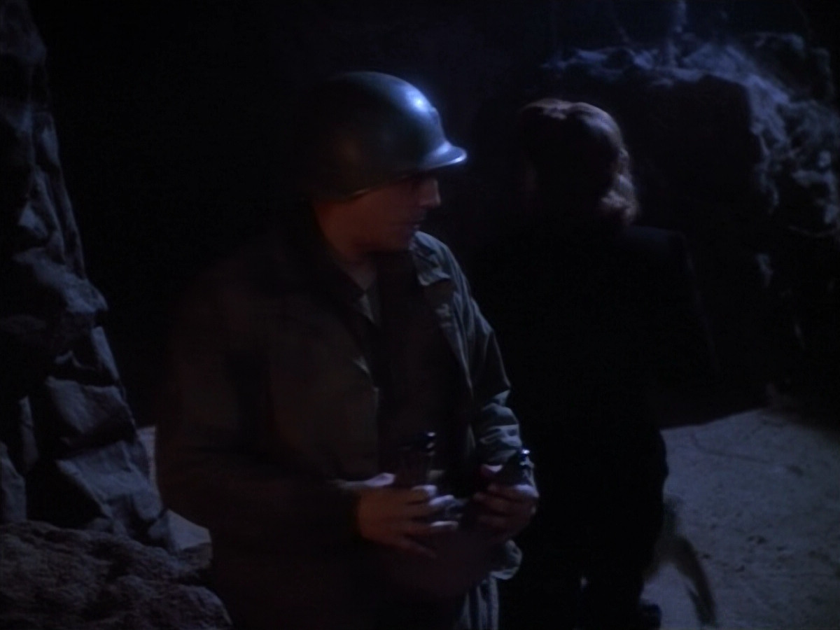 extant_StarTrekVOY_4x19-TheKillingGamePart2_01485.jpg