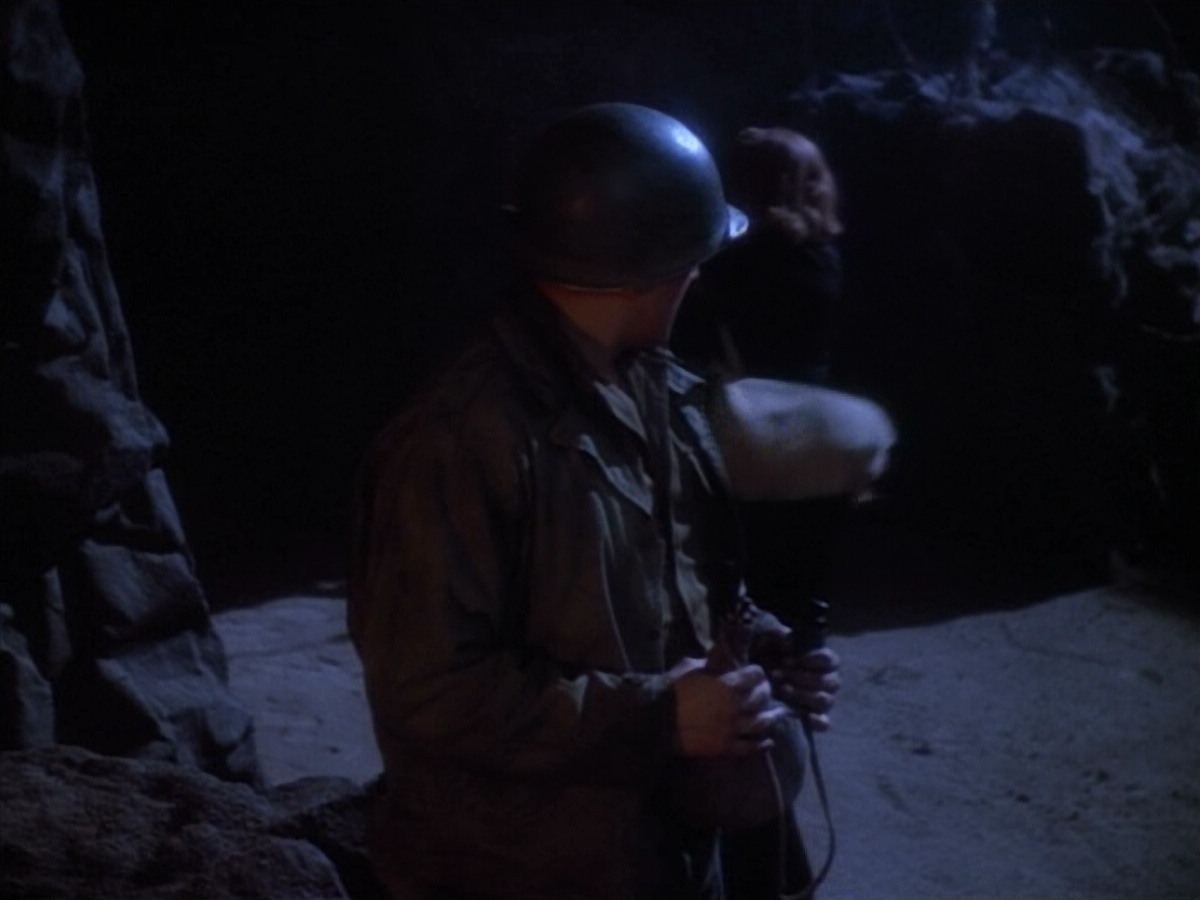 extant_StarTrekVOY_4x19-TheKillingGamePart2_01487.jpg