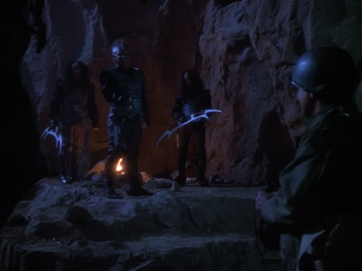 extant_StarTrekVOY_4x19-TheKillingGamePart2_01494.jpg