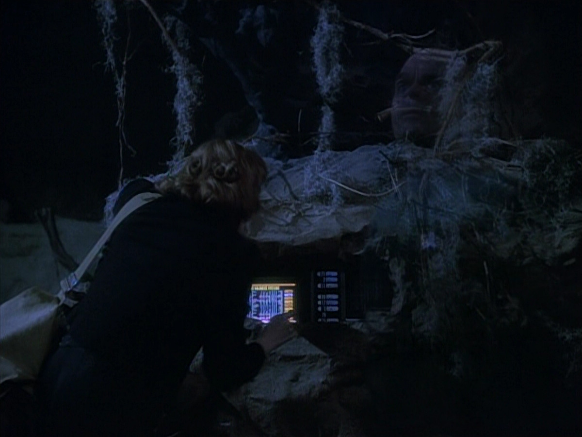 extant_StarTrekVOY_4x19-TheKillingGamePart2_01515.jpg