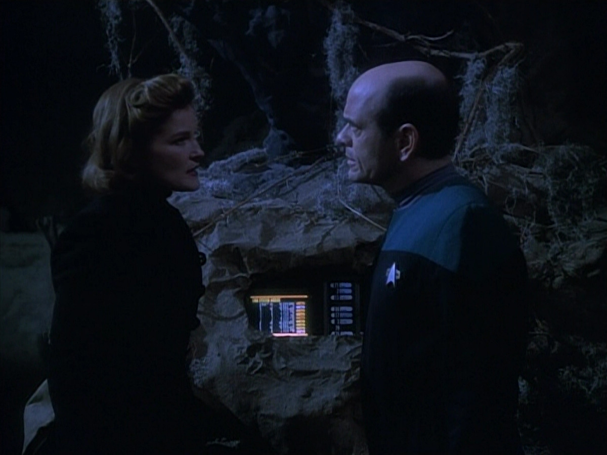 extant_StarTrekVOY_4x19-TheKillingGamePart2_01522.jpg