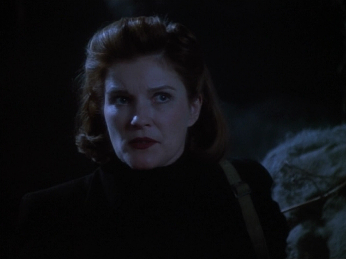 extant_StarTrekVOY_4x19-TheKillingGamePart2_01541.jpg