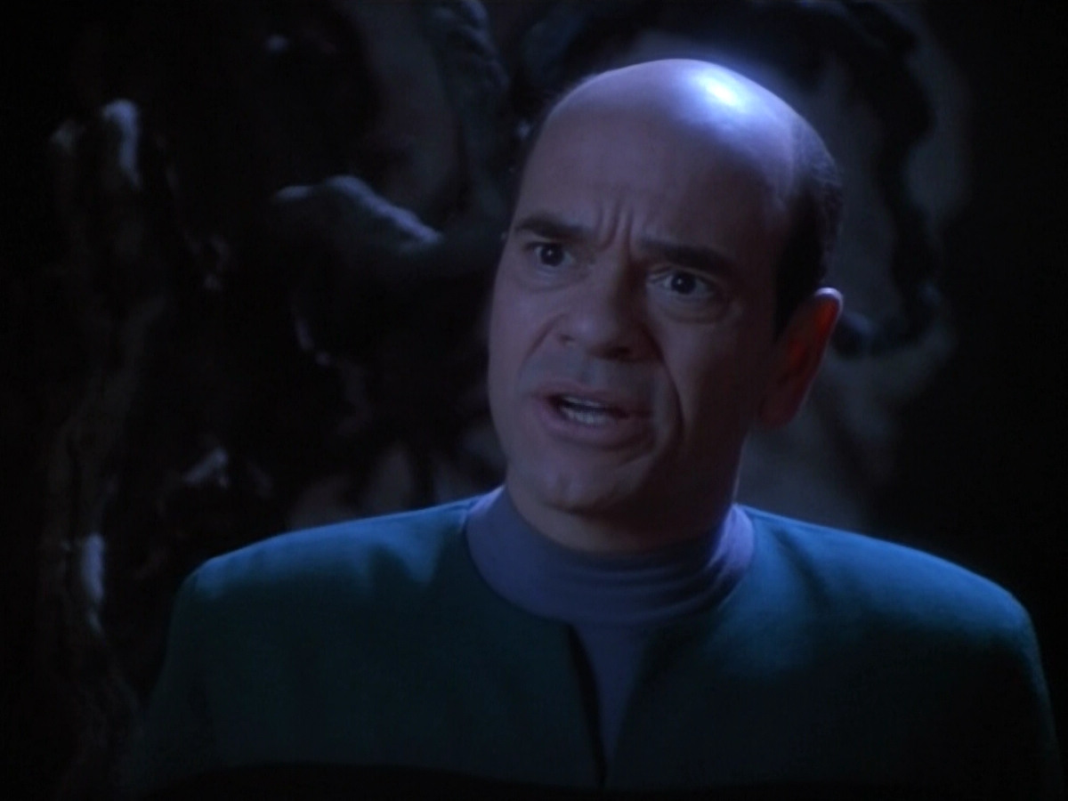 extant_StarTrekVOY_4x19-TheKillingGamePart2_01542.jpg