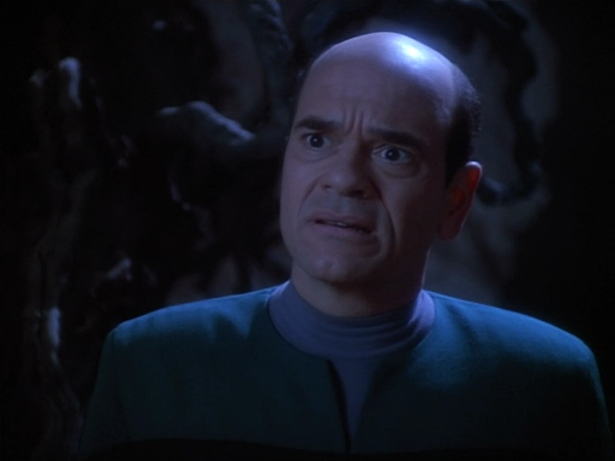 extant_StarTrekVOY_4x19-TheKillingGamePart2_01543.jpg