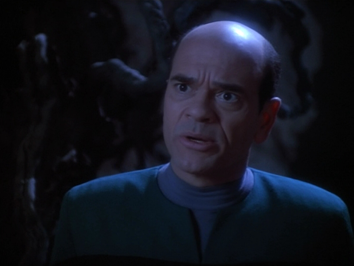 extant_StarTrekVOY_4x19-TheKillingGamePart2_01545.jpg