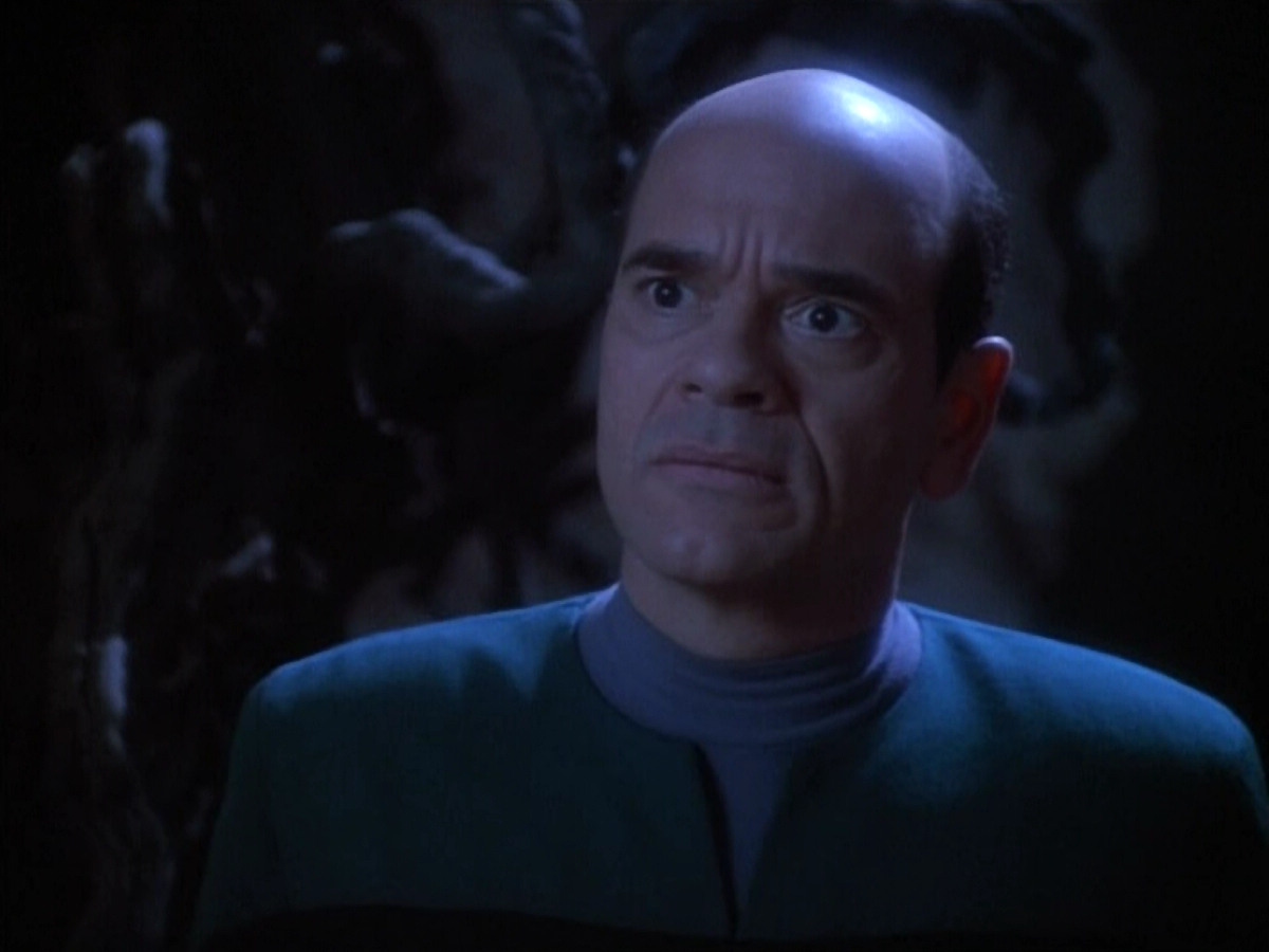 extant_StarTrekVOY_4x19-TheKillingGamePart2_01551.jpg
