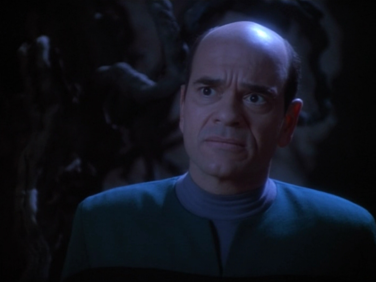 extant_StarTrekVOY_4x19-TheKillingGamePart2_01554.jpg
