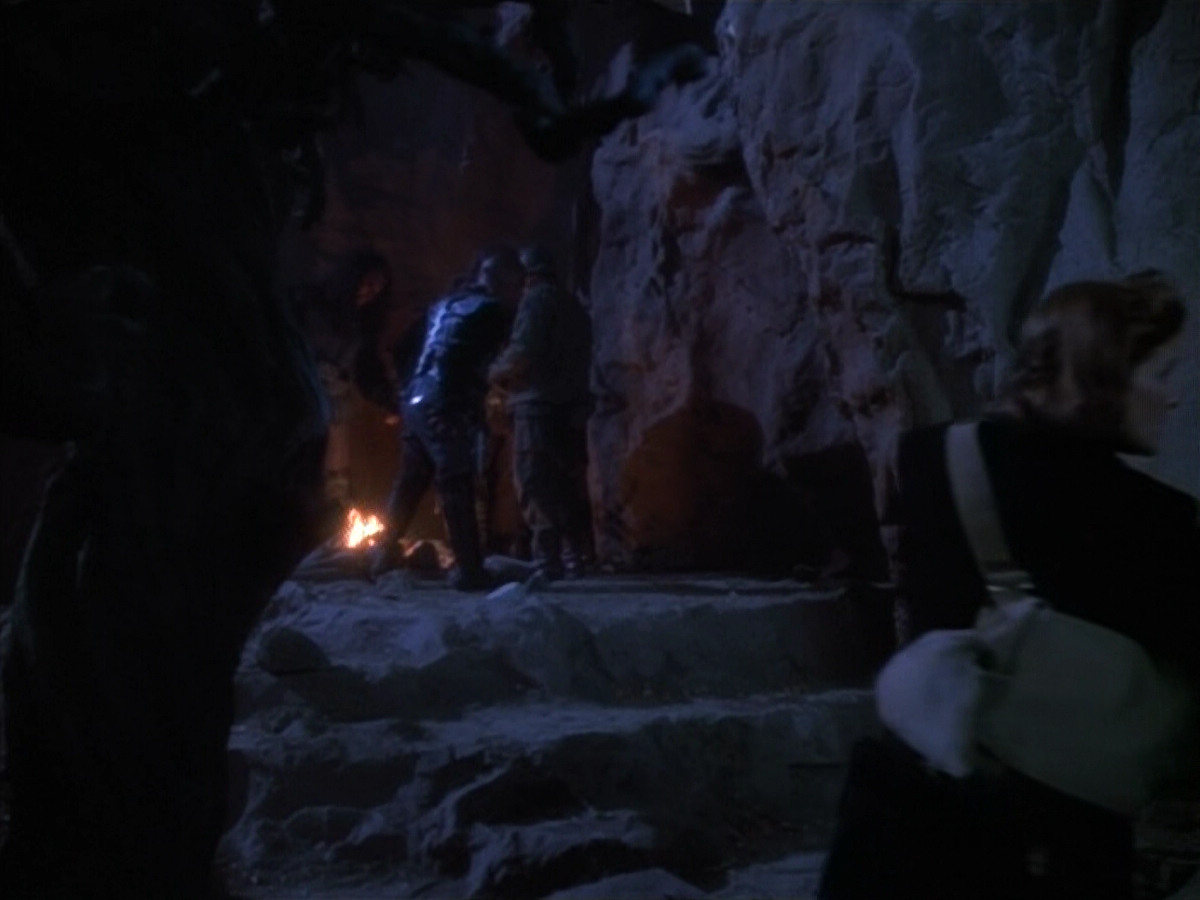extant_StarTrekVOY_4x19-TheKillingGamePart2_01565.jpg