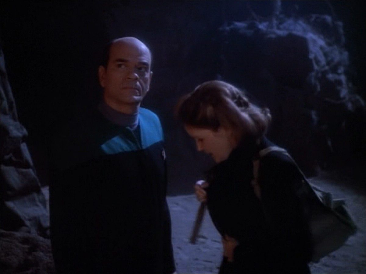 extant_StarTrekVOY_4x19-TheKillingGamePart2_01578.jpg