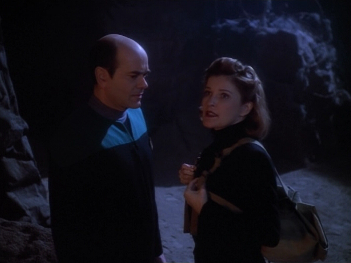 extant_StarTrekVOY_4x19-TheKillingGamePart2_01591.jpg