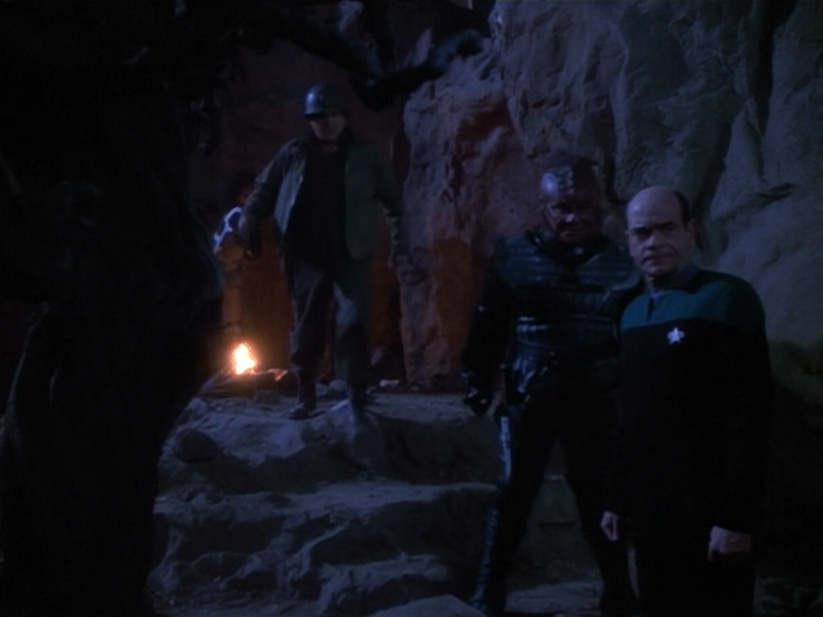extant_StarTrekVOY_4x19-TheKillingGamePart2_01597.jpg