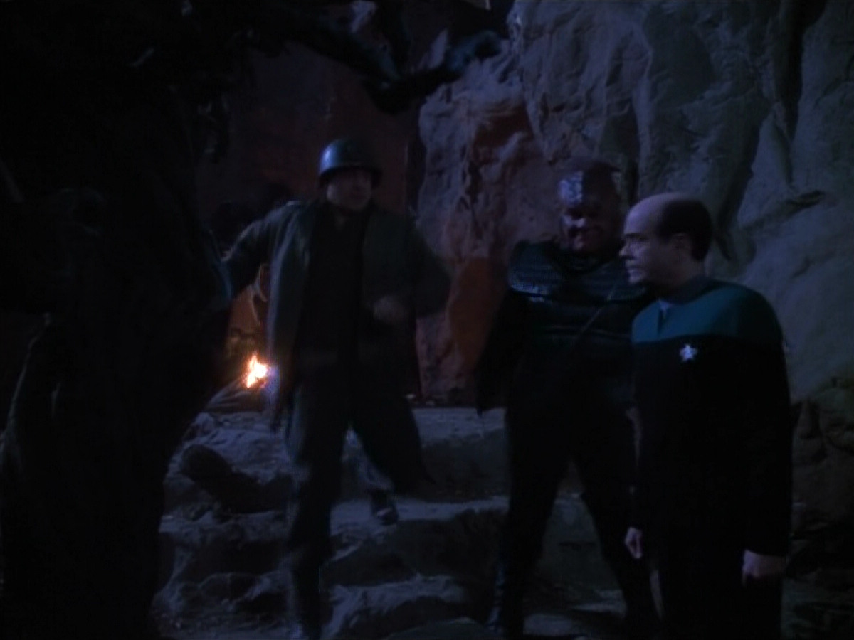 extant_StarTrekVOY_4x19-TheKillingGamePart2_01598.jpg