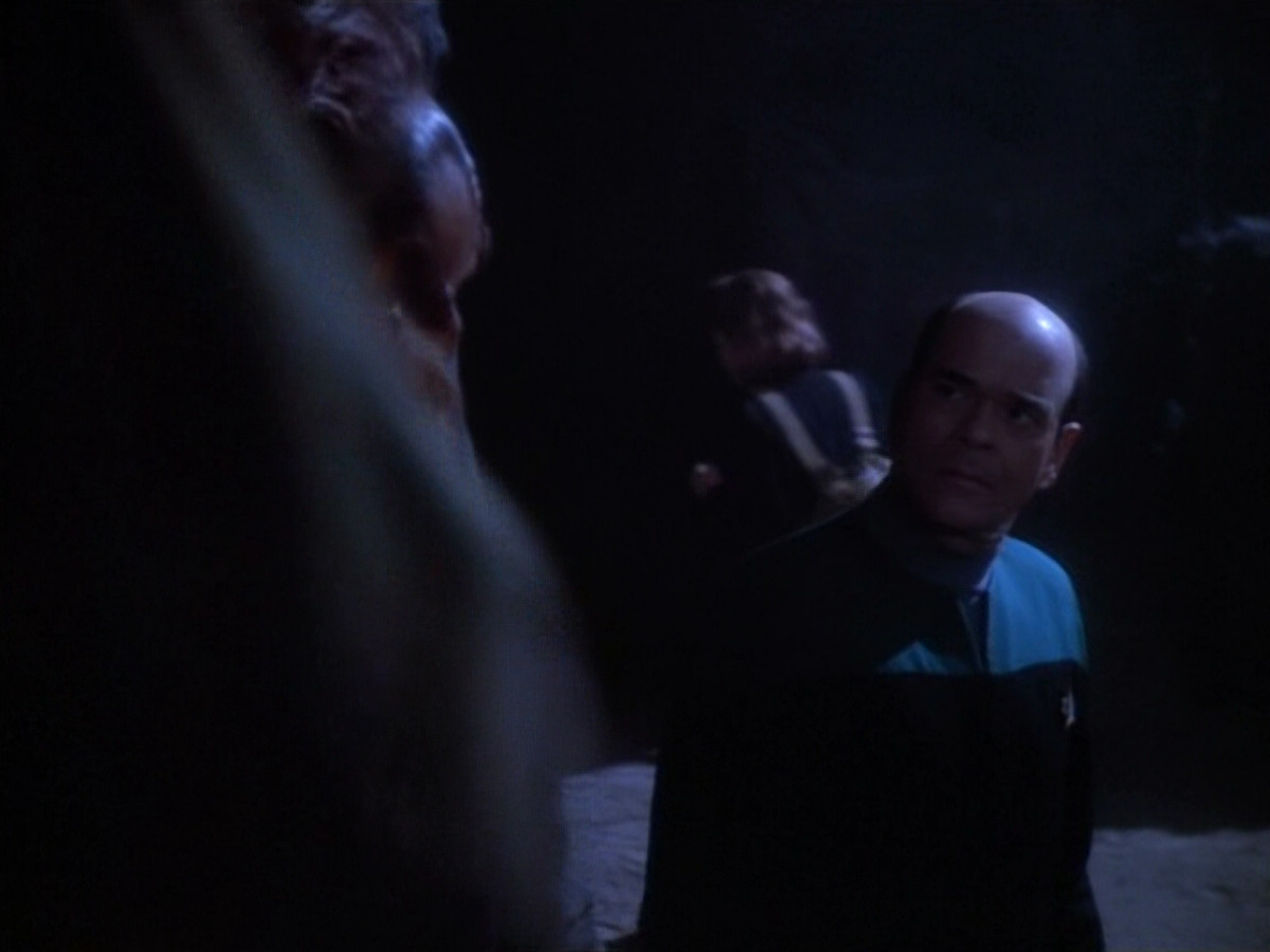 extant_StarTrekVOY_4x19-TheKillingGamePart2_01599.jpg