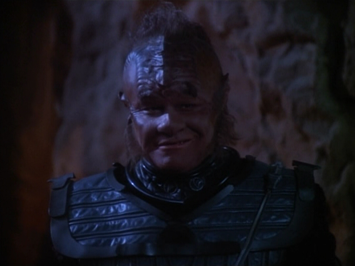 extant_StarTrekVOY_4x19-TheKillingGamePart2_01602.jpg