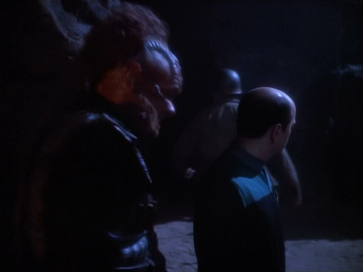 extant_StarTrekVOY_4x19-TheKillingGamePart2_01604.jpg