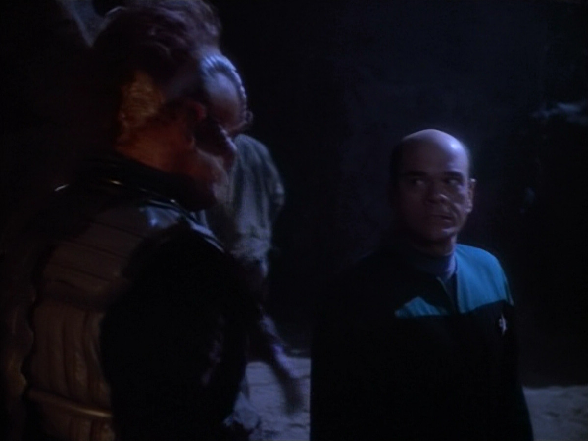 extant_StarTrekVOY_4x19-TheKillingGamePart2_01605.jpg