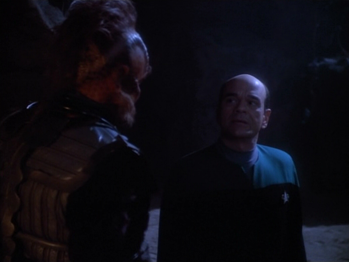 extant_StarTrekVOY_4x19-TheKillingGamePart2_01608.jpg