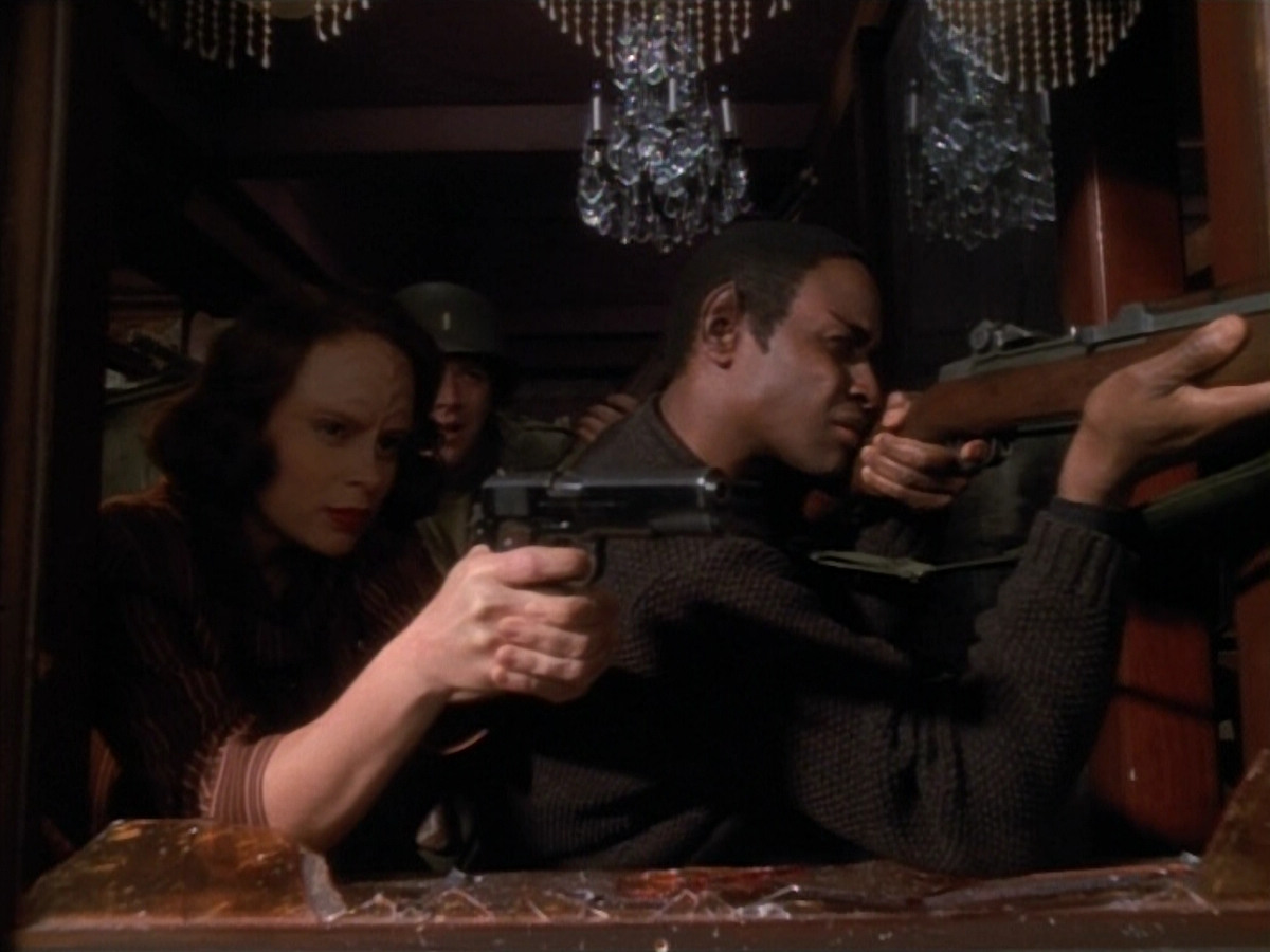 extant_StarTrekVOY_4x19-TheKillingGamePart2_01620.jpg