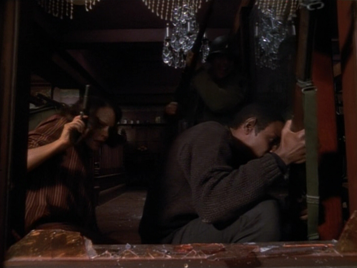 extant_StarTrekVOY_4x19-TheKillingGamePart2_01623.jpg