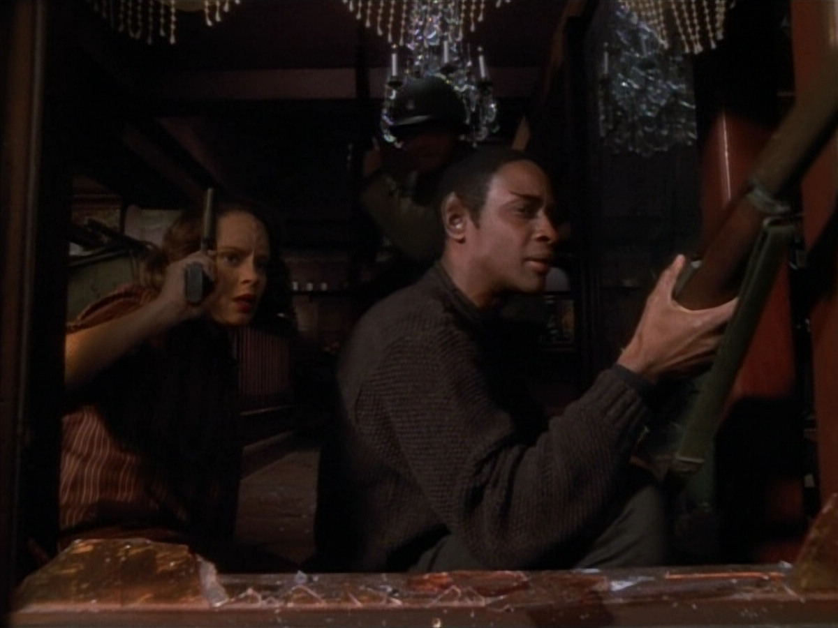 extant_StarTrekVOY_4x19-TheKillingGamePart2_01625.jpg