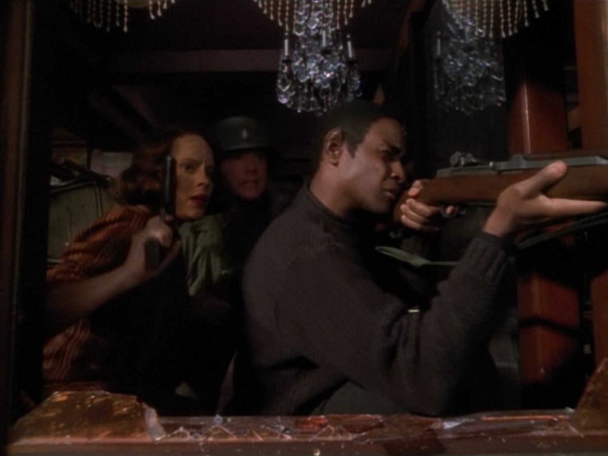 extant_StarTrekVOY_4x19-TheKillingGamePart2_01626.jpg